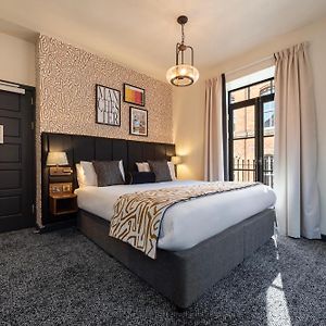 Deluxe Queen Suite
